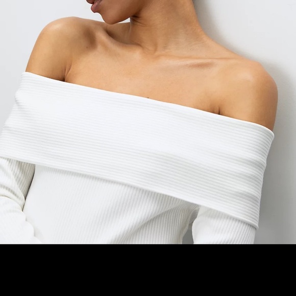 Aritzia Babaton Off-the-shoulder top - Picture 1 of 7